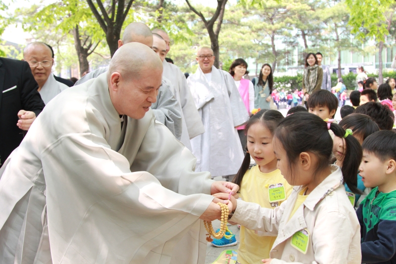 2013.05.07_불교아동미술큰잔치 격려